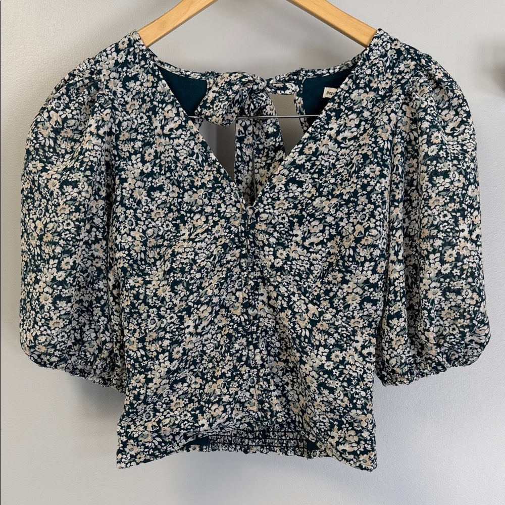 Abercrombie & Fitch Navy Blue and White Floral Crop Top